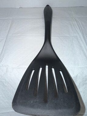 Black Nylon Slotted Turner Spatula - Kitchen Tools